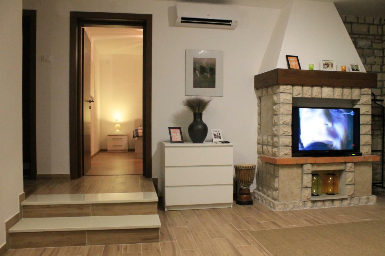 Apartments Dina プーラ エクステリア 写真
