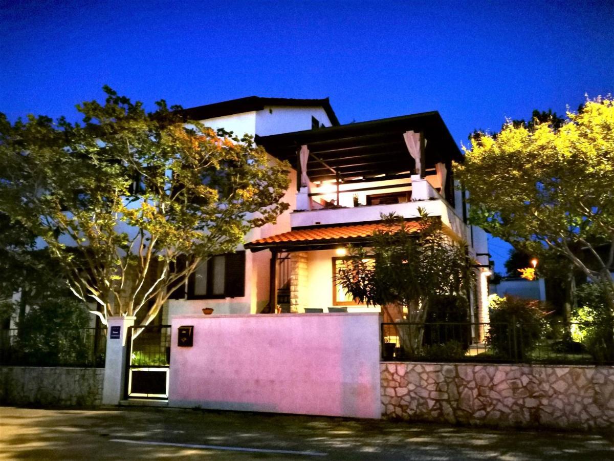 Apartments Dina プーラ エクステリア 写真